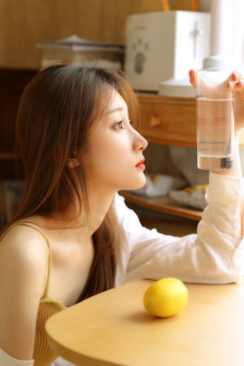 撕开她的乳罩慢慢揉捏视频